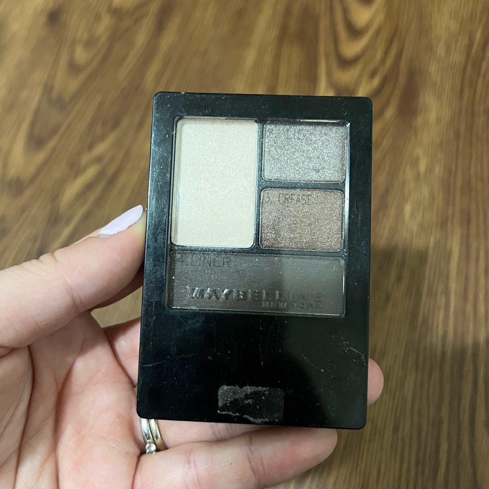 Maybelline Natural Smokes Eyeshadow Palette